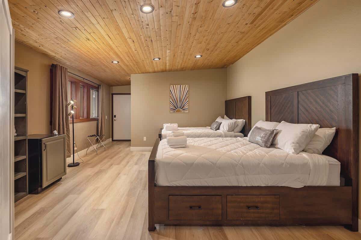 2 habitaciones, tabla de planchar con plancha, wifi y ropa de cama 