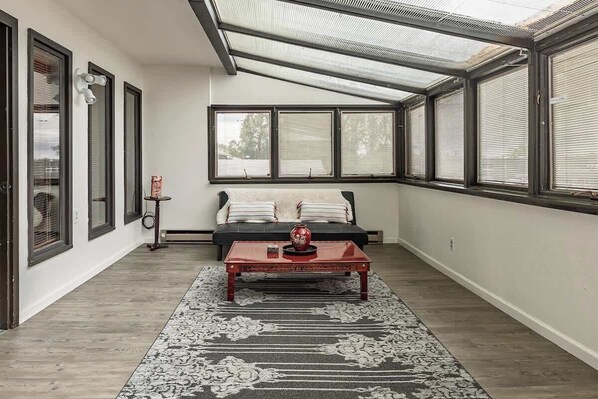 Interior - Downtown Anchorage Retreat - Spacious 3BR (Anchorage)