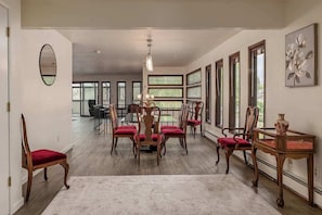 Interior - Downtown Anchorage Retreat - Spacious 3BR (Anchorage)