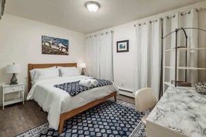 3 habitaciones, tabla de planchar con plancha, wifi y ropa de cama 