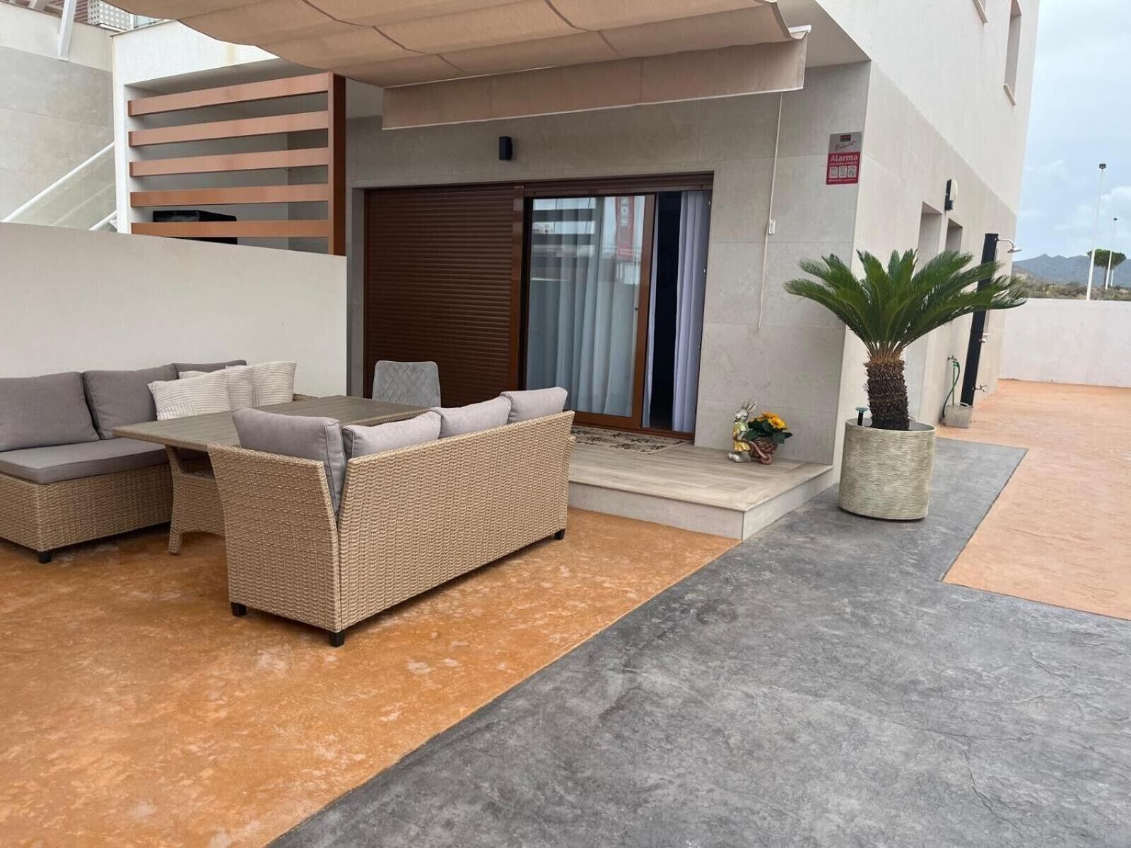 屋外ダイニングエリア