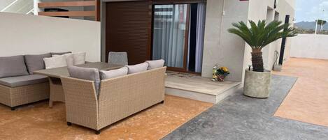 屋外ダイニングエリア