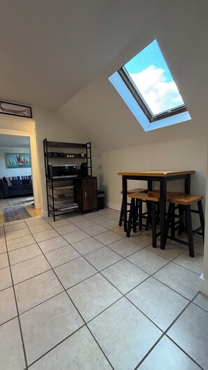 Dining - Charming 1-bedroom apartment in peaceful Meredith with WiFi, AC (Meredith)