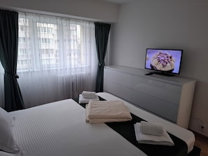 Apartment, 2 Bedrooms, Smoking, Balcony | Room amenity