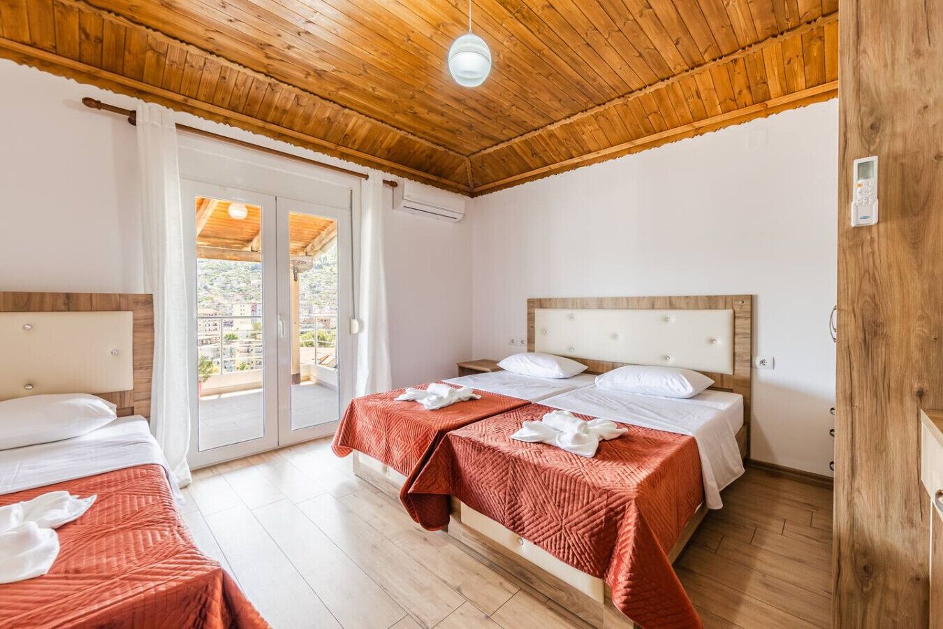 2 chambres, bureau, fer et planche à repasser, Wi-Fi gratuit