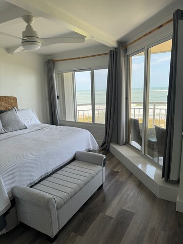 Beachfront 2BR/2BA Condo on Hutchinson Island w/ Private Garage