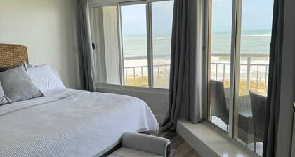 Beachfront 2BR/2BA Condo on Hutchinson Island w/ Private Garage