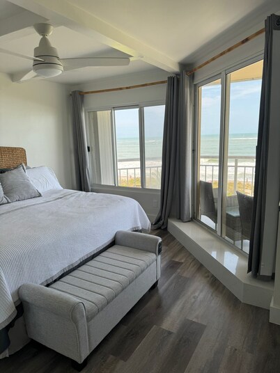 Beachfront 2BR/2BA Condo on Hutchinson Island w/ Private Garage