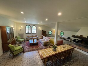 TV, fireplace - Villa Gioia on the Euganean Hills (Torreglia)