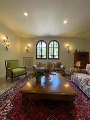 Télévision, cheminée