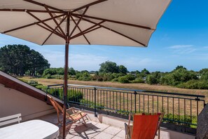 Terrace/patio - Apartment 'Arzon' with Private Terrace, Shared Garden, and Balcony (Arzon)