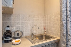 Fridge, coffee/tea maker, electric kettle