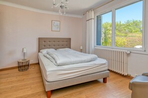 3 chambres, fer et planche à repasser, Wi-Fi gratuit