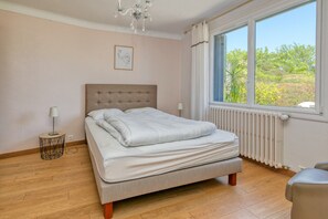 3 bedrooms, iron/ironing board, free WiFi