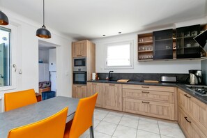 Fridge, microwave, oven, dishwasher