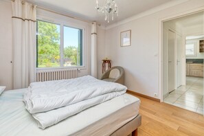 3 bedrooms, iron/ironing board, free WiFi