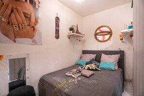 2 bedrooms, iron/ironing board, free WiFi, bed sheets