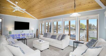 Luxury 3 bedroom waterfront home with indoor hot tub, sauna, paddle boat & kayak