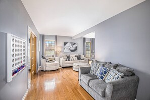 TV connectée, jeux vidéo, lecteur de DVD, livres