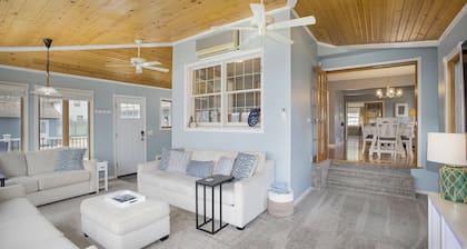 Luxury 3 bedroom waterfront home with indoor hot tub, sauna, paddle boat & kayak