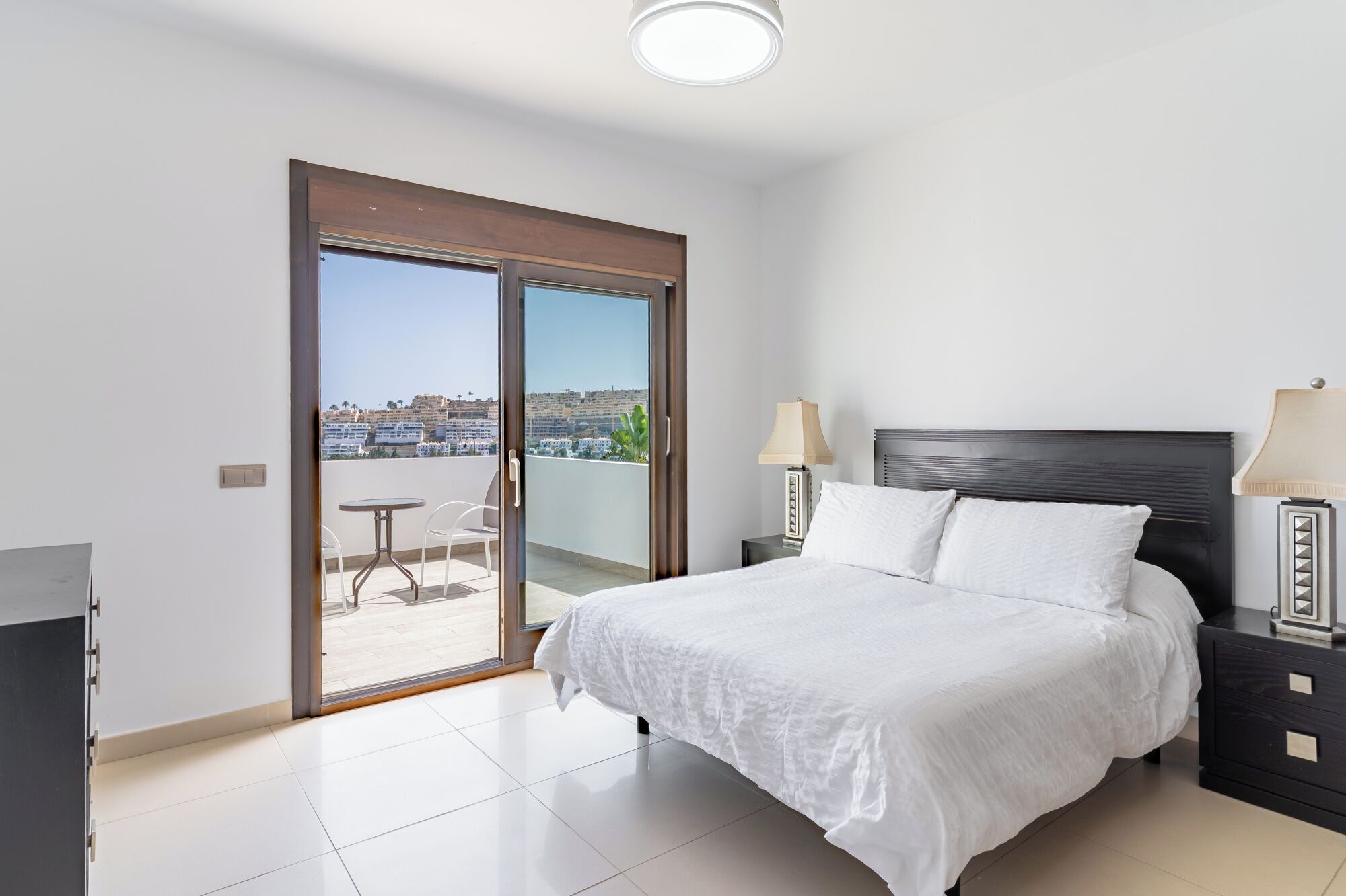 3 habitaciones, tabla de planchar con plancha y wifi gratis 