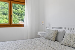 1 bedroom, iron/ironing board, bed sheets