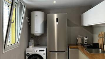 Frigorífic, forn, cafetera i tetera i bullidora elèctrica