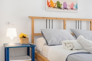 2 bedrooms, iron/ironing board, bed sheets