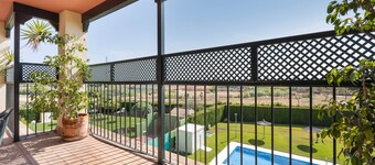 Appartement 'Camaleón 7' avec piscine partagée, terrasse privée et climatisation