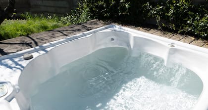 Bed and Breakfast 'Regina' with Shared Pool, Wi-Fi and Air Conditioning