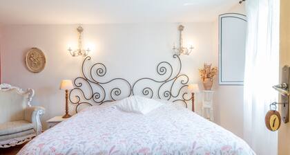 Chambre d'hÎtes 'Regina' avec piscine partagée, Wi-Fi et climatisation