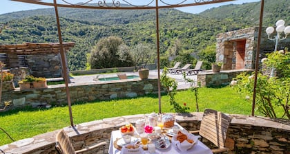 Bed and Breakfast 'Regina' with Shared Pool, Wi-Fi and Air Conditioning