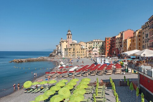 Apartment 'A 50 Metri Dal Mare' with Wi-Fi and Air Conditioning