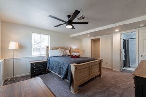 4 slaapkamers, een strijkplank/strijkijzer, wifi, beddengoed