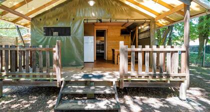 'Lodge 2' with Shared Pool, Private Terrace and Shared Garden