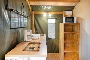 Fridge, microwave, stovetop, coffee/tea maker