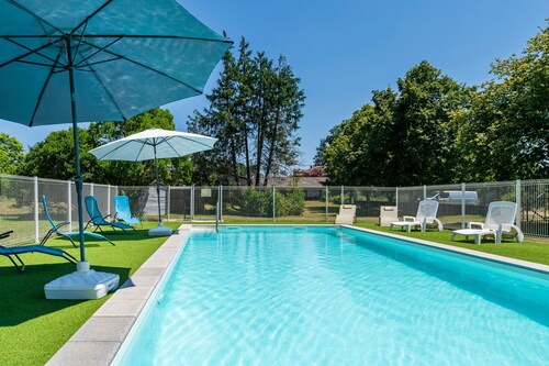 'Les Pins - Domaine Des Landes' avec piscine partagée, terrasse privée couvertes et jardin partagé