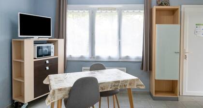 'Les Pins - Domaine Des Landes' avec piscine partagée, terrasse privée couvertes et jardin partagé