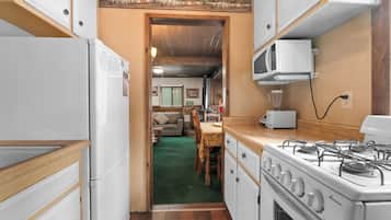 Cabin, Mountain View | Private kitchen