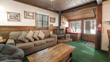 小屋, 山景 | 客廳 | 電視