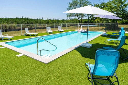 "Lodge 4" avec piscine partagée, terrasse privée et jardin partagé