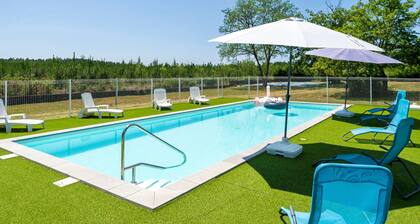 "Lodge 4" avec piscine partagée, terrasse privée et jardin partagé