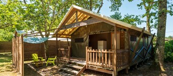 Lodge 4 with Shared Pool, Private Terrace and Shared Garden