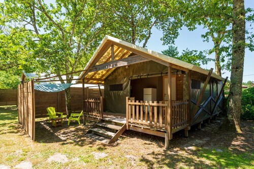 "Lodge 4" avec piscine partagée, terrasse privée et jardin partagé