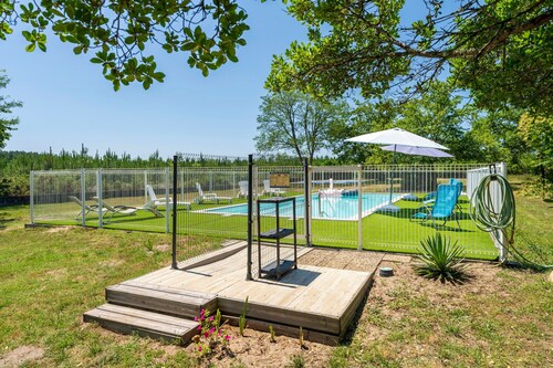 « Lodge 3 » avec piscine partagée, terrasse privée et jardin commun