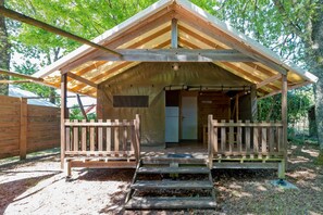 Exterior - "Lodge 3" with Shared Pool, Private Terrace and Shared Garden (Lesperon)