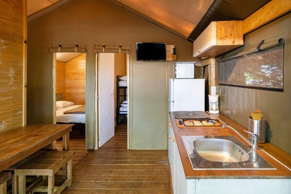 Fridge, microwave, stovetop, coffee/tea maker