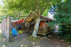 Terrace/patio - 'Lodge 1' with Shared Pool, Terrace and Shared Garden (Lesperon)