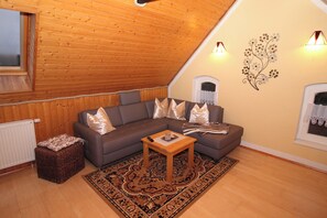 Living area - Gutshof Kämmerich - Holiday apartment "Storchennest" (Altkalen)