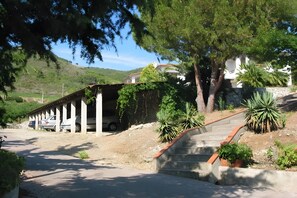 Property grounds - Apartment 'N 4 Piano Terra' with Mountain View and Shared Garden (Lacona)